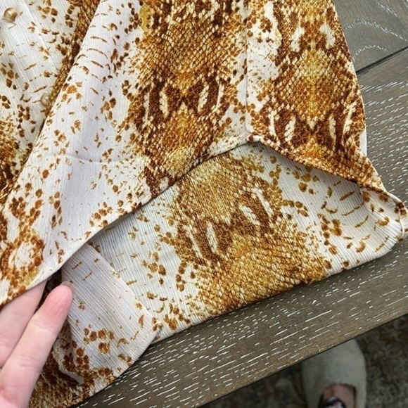 Rachel Zoe Button Down Snake Skin Pattern Top - Picture 8 of 12